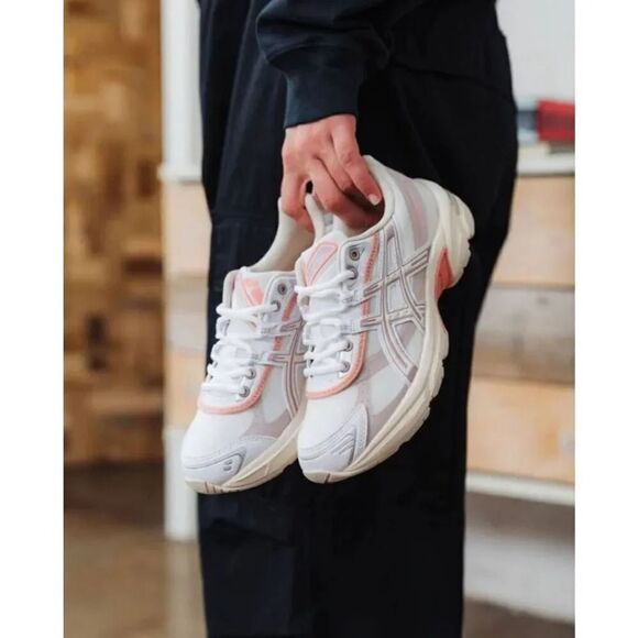ASICS Gel-1130 RE "White/Oatmeal" sneakers Sz 10 NWOB - Picture 2 of 12